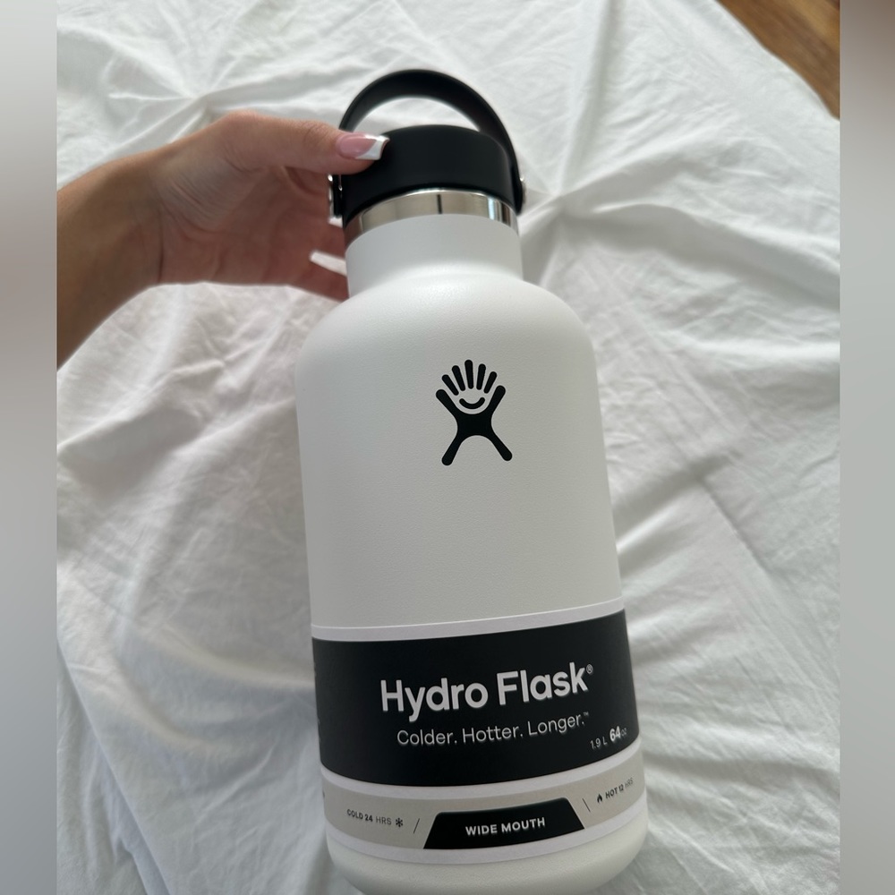 Hydro flask wide mouth bottle 64oz